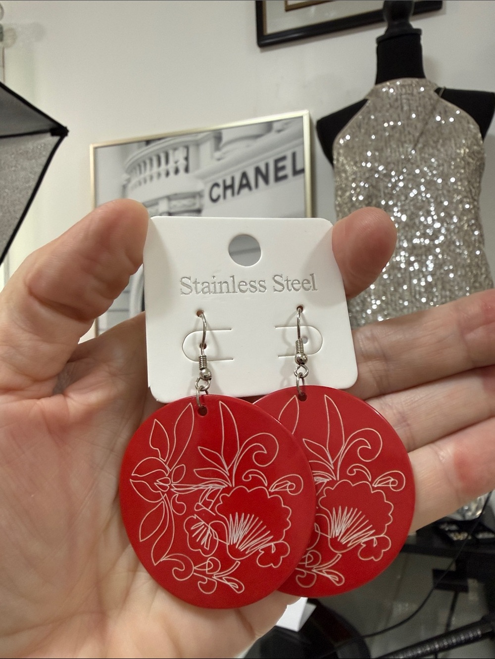 ASIAN INSPIRED PAINTED RED METAL HANGING DANGLE CIRCLES LIGHTWEIGHT ARTISAN NEW